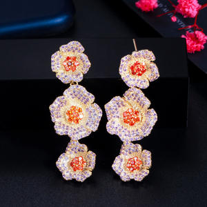 Boucles d'oreilles roses plaquées or 18 carats pour femmes, bijoux élégants et longs en zircon cubique - Product Image 5