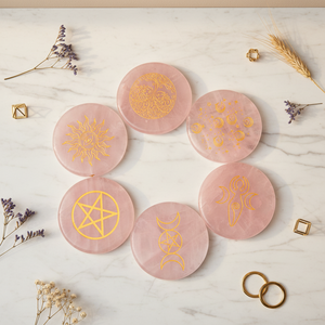 Base d'énergie ronde en <span class=keywords><strong>pierre</strong></span> naturelle de 55 mm, gravée avec un arbre de vie, une étoile, une lune, des ornements en quartz <span class=keywords><strong>rose</strong></span> - Product Image 1