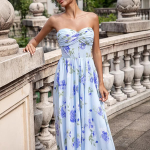 Robe longue de plage à imprimé floral printanier, taille naturelle, col carré, devant torsadé - Product Image 4