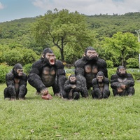 Statue de Famille de Gorilles en Résine Personnalisée, Grande Sculpture d'Animaux Sauvages en Résine pour Parc à Thème et Ornement de Musée