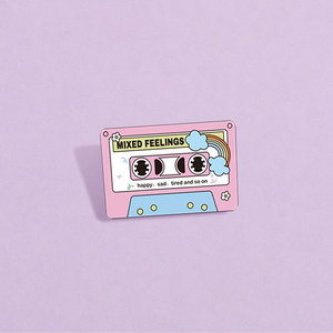 Spilla in metallo smaltata personalizzata a tema <span class=keywords><strong>cassetta</strong></span> musicale 'Mixed Feelings' rosa, stile retrò, con motivo arcobaleno, regalo creativo - Product Image 5