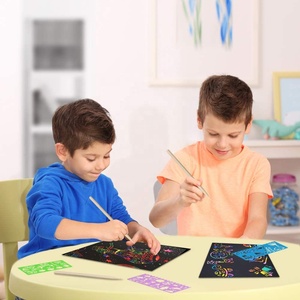 Juego de Manualidades de Pintura Creativa para Niños, Papel Mágico para Rascar con Diseño de Arcoíris - Product Image 3