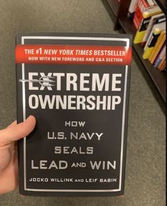 Livre d'affaires le plus vendu : Extreme Ownership – Comment les SEALs de la marine américaine commandent et gagnent : Leadership et discipline, disponible à la vente - Product Image 5