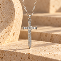 ARNAN Collier Croix Chrétienne Unisexe en Laiton avec Pendentif Zircon, Chaîne à Maillons Style Vintage Punk, Bijou Tendance, Cadeaux en Gros