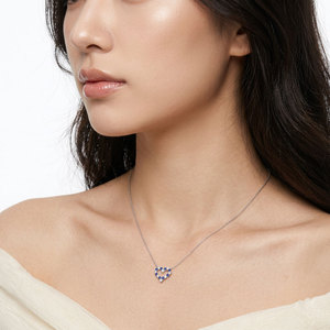 Collier pendentif cœur en or blanc 18 carats avec diamants naturels et saphirs bleus, bijoux fins exclusifs en gros, cadeau pour femme, à porter au quotidien - Product Image 6