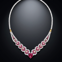 Platin-Diamant-Halskette mit Rubin-Akzenten, Prinzess-Schliff Natürliche Diamanten, Luxuriöser Hochzeitsschmuck für Damen