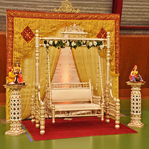 Columpio para Escenario de Boda, Columpio Nupcial para Escenario de Sangeet y Mehndi, Diseño Moderno, Montaje de Escenario para Mehndi de Boda, Venta en Australia - Product Image 1
