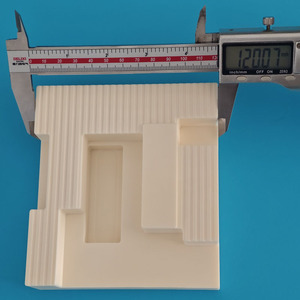 Base carrée isolante <span class=keywords><strong>en</strong></span> céramique d'<span class=keywords><strong>alumine</strong></span> à haute teneur <span class=keywords><strong>en</strong></span> <span class=keywords><strong>alumine</strong></span> (99,6 %) avec fentes, substrat pour films minces, composants pour l'industrie électronique - Product Image 5