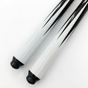Taco de billar de fibra de carbono de 2 piezas con junta central de rayas blancas y negras y punta de 13 mm - Product Image 1