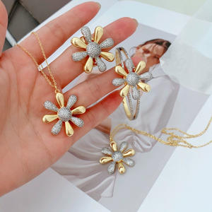 Hot-Selling Fashion Two-Color <b>Daisy</b> Micro-Inlaid Zircon Bracelet Ring Versatile High-End Niche for Weddings Parties <b>Gifts</b> - Product Image 1