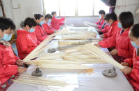 Gefärbte Großhandel natürliche weiße Pfau Stick Stiel Pfauenfedern für Fliegen binden Material Angeln Zubehör DIY Natural Craft