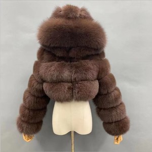 Manteau d'hiver court pour <span class=keywords><strong>femme</strong></span>, <span class=keywords><strong>veste</strong></span> en <span class=keywords><strong>fausse</strong></span> <span class=keywords><strong>fourrure</strong></span> de renard avec capuche, style court tendance, manteau en <span class=keywords><strong>fausse</strong></span> <span class=keywords><strong>fourrure</strong></span> pour <span class=keywords><strong>femme</strong></span> - Product Image 4