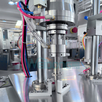 Machine de remplissage d'aérosols semi-automatique haute efficacité avec pompe pour gel de rasage post-mousse et produits en canettes BOV, pour un dosage précis du pétrole.