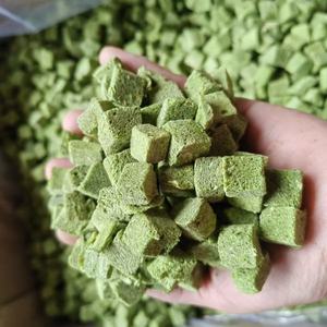 Granulés de herbe à chat naturelle lyophilisée fabriqués en Chine pour soulager les boules de poils <span class=keywords><strong>chez</strong></span> les chats, friandise quotidienne pour chats - Product Image 1
