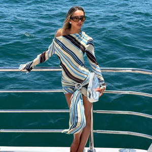 Robe courte à rayures asymétrique à une épaule avec ceinture à nouer pour femme – Tenue décontractée respirante au design tendance - Product Image 5