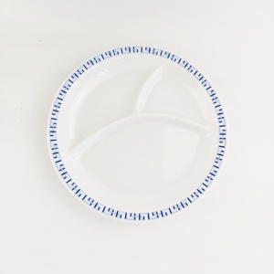 Assiettes <span class=keywords><strong>à</strong></span> dîner en mélamine <span class=keywords><strong>pour</strong></span> <span class=keywords><strong>régime</strong></span> alimentaire, assiettes blanches divisées, assiettes en plastique de mélamine incassable avec trois compartiments - Product Image 1