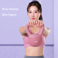 Kettlebell souple en PVC pour femmes, idéal pour les squats profonds, l'entraînement des hanches et le rehaussement des fessiers, favorisant la perte de poids