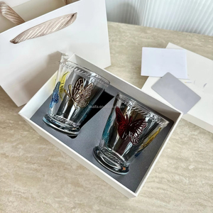 Juego de cristalería de cristal con relieve pintado de mariposas, el más vendido - juego de dos piezas de copas de vino y vasos de agua - Product Image 1