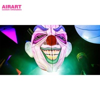 Décoration de fête, têtes de clown gonflables amusantes. Visage de clown gonflable de dessin animé à suspendre