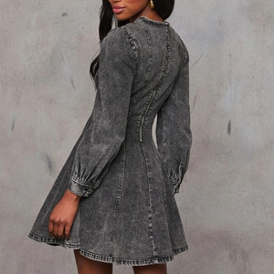 Elegante Abito in Denim a Maniche Lunghe da Donna con Dettaglio a Contrasto in Vita - Product Image 3