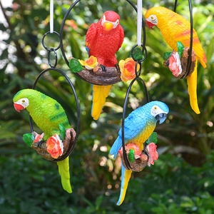Pendentif perroquet en fer forgé, ornement suspendu, modèle d'oiseau en résine artisanale - Product Image 2