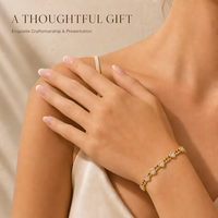 Bracelet jonc ajustable tendance en acier inoxydable plaqué or 18 carats avec pendentif lune et zircon transparent pour femme