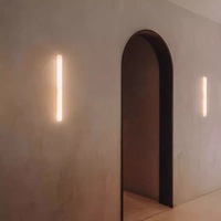 Lampe murale en albâtre moderne minimaliste italienne de qualité supérieure, fabriquée sur mesure, éclairage LED, lumière chaude 3000K, base E27 pour chambre à coucher