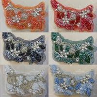 Appliques en maille multi-couleurs de luxe avec fleurs, perles et strass à coudre pour robes de mariée, de bal et de soirée – Vente en gros