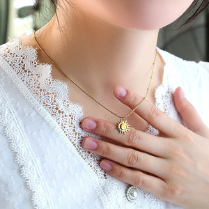Collar de Joyería con Colgante de Sol en Acero Inoxidable 316L, Chapado en Oro de 18k, Resistente al Agua y al Deslustre, con Logotipo Personalizado para Mujer - Product Image 3