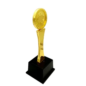 Kunden spezifische Zink legierung Vietnam Fünfzackiger Star Comme morative Award Hochwertige Metall trophäe Holz basis Trophäe,