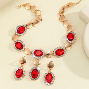 Ensemble collier et boucles d'oreilles en alliage de zinc doré et cristal rouge, style luxe léger, pour femme, nouvelle mode été, tendance européenne et américaine - Product Image 4