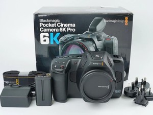 Caméra Cinéma de Poche Professionnelle HFT <span class=keywords><strong>Blackmagic</strong></span> Design 6K Pro CMOS Écran 4.0" >25MP Zoom 10x-20x Mémoire 128 Go Vente en Gros Japon - Product Image 1