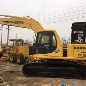 Vente Flash : Excavatrice sur chenilles Komatsu PC200 d'occasion, 29 tonnes, godet de 1,7 m, moteur Cummins, en stock, livraison rapide - Product Image 1