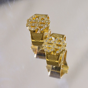 แหวนทองคำทรงดอลลาร์สำหรับผู้ชาย เครื่องประดับฮิปฮอป ดีไซน์เรขาคณิตแบบไมโครเพฟ แหวนแฟชั่นสำหรับงานปาร์ตี้ ผลิตจากเมืองอี้หวู่ - Product Image 3