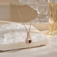 Collier pendentif en cuivre avec pierre de projection micro-incrustée en forme d'animal, 100 langues, design de niche pour femme, style clavicule tendance