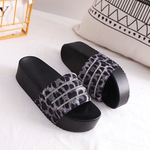 Sandales à talons hauts pour femmes, pantoufles de grande taille, sandales de diapositives à <span class=keywords><strong>plateforme</strong></span> pour femmes, grain léopard brillant en diamant, nouveau Design - Product Image 6
