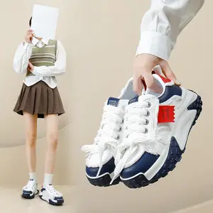 Zapatos de suelas gruesas de estilo coreano para papá, zapatos para correr para caminar elevados 2023, zapatos deportivos informales con cordones para mujer