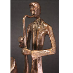 Grande figurine abstraite de saxophoniste musicien en bronze moulé d'aluminium pour musiciens et mélomanes - Product Image 2