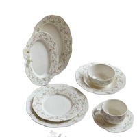 Vaisselle en céramique florale gaufrée de luxe léger de style vintage français, assiettes à dessert exquises pour le thé de l'après-midi