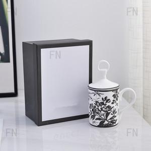 Taza de Café de Cerámica con Diseño Impreso y Cuchara - Product Image 5