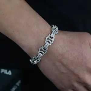 Elegante Pulsera de Plata de Ley 925 con Eslabones Cubanos y Diamantes de Moissanita Cultivados en Laboratorio, Acabado Impecable - Product Image 1