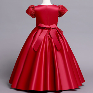 Robe pour filles en satin brodé avec nœud et fleurs, style européen été 2022, manches courtes - Product Image 3