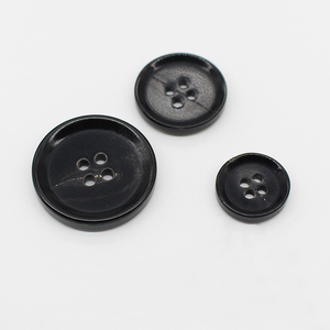 Yiwu wintop Hot bán cổ điển bốn lỗ tròn màu đen nâu may thật trâu sừng nút cho áo khoác áo khoác - Product Image 5
