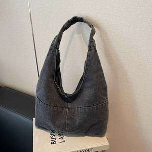 Bolso de hombro de mezclilla de gran capacidad para mujer, estilo bohemio retro con logo personalizado bordado. - Product Image 4