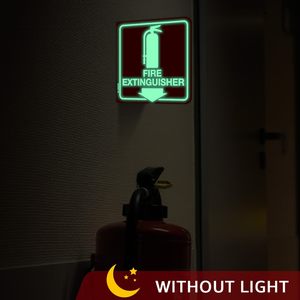 Panneau d'extincteur mural en acrylique imprimé UV phosphorescent 6 x 6 pouces, avec vis de fixation pour la sécurité domestique - Product Image 6
