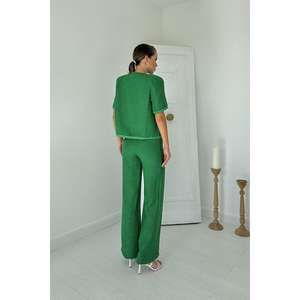 Ensemble de costume vert pour femme en polyester tissé respirant, pantalon long et veste à manches courtes, tenue deux pièces - Product Image 1