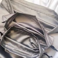 Perruques en soie de luxe personnalisées sacs à poussière d'emballage sac cadeau de qualité avec cordon pour bijoux cosmétiques lingerie sacs à main pochette en satin pour cheveux