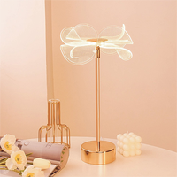 Lampe de table en acrylique en forme de papillon pour chambre d'enfant, dorée, romantique, pour chambre à coucher, chevet, décoration de table pour restaurant, décoration de la maison
