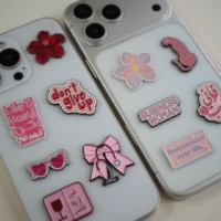 Autocollants de téléphone électroplaqués en émail de zinc et de fer, rose girly coquette, texte arabe personnalisé, infirmière, stéthoscope, nœud, fleur d'hibiscus