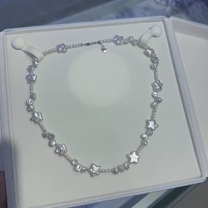 Collar de Perlas de Agua Dulce Naturales con Diseño Nuevo 2025, Color Azul Plateado, con Cadena para Clavícula y Cadena para el Cuello para Mujer - Product Image 1